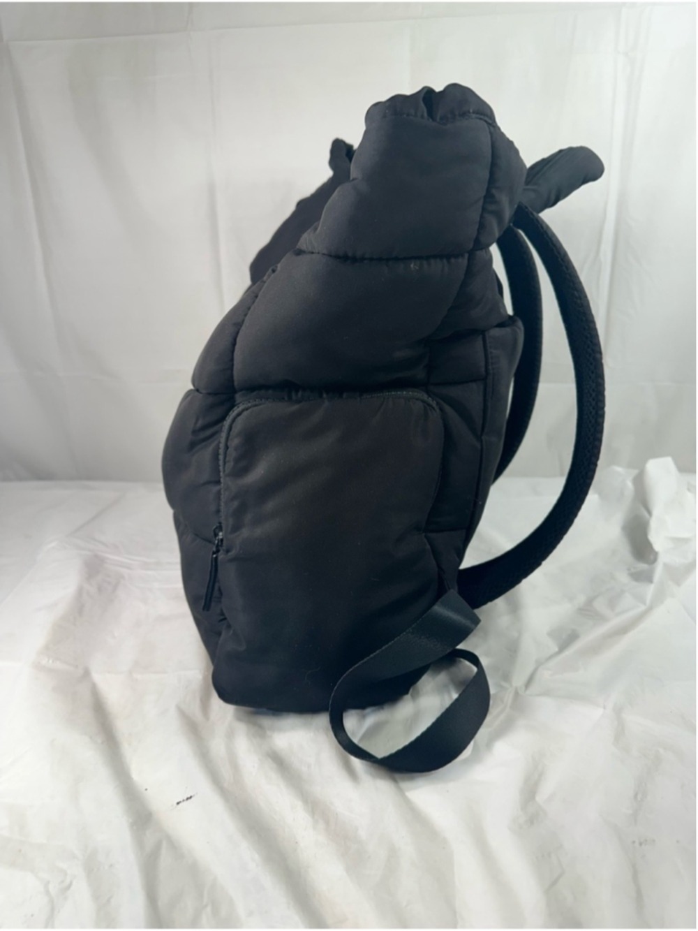 Wilo The Label Black Puffer Drawstring Backpack - Picture 4 of 16